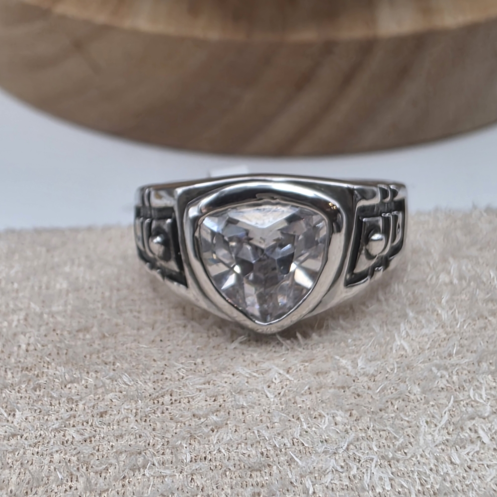 Elegant Silver Women's Ring with Clear Gemstone (810)